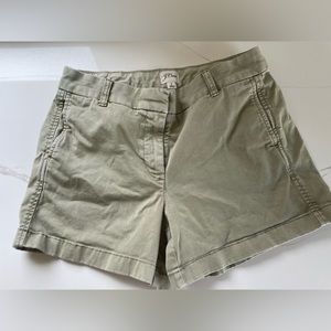 J Crew 4 inch Chino Shorts in Sand (light green) size 8